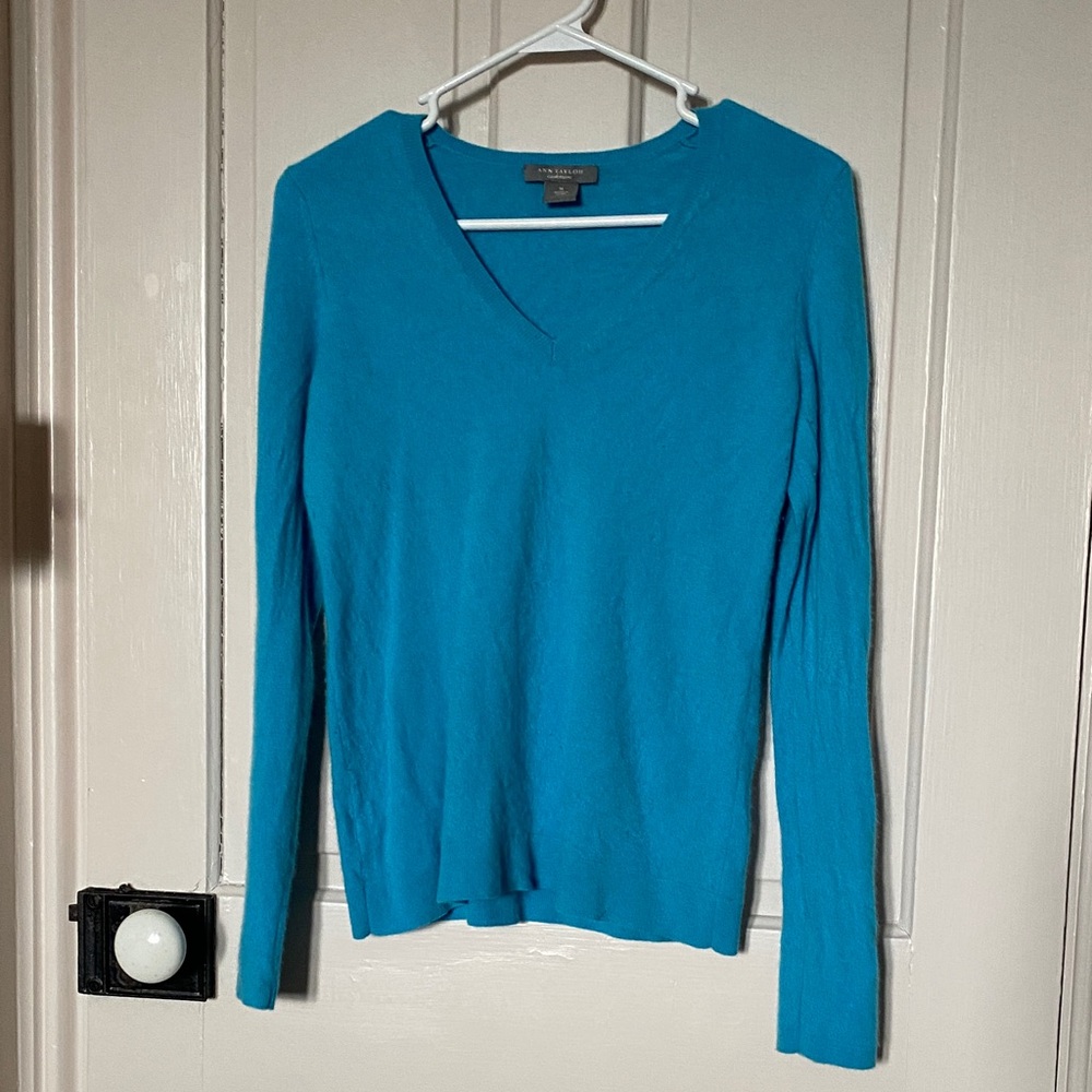 Ann TayloR Blue 100% Cashmere Sweater